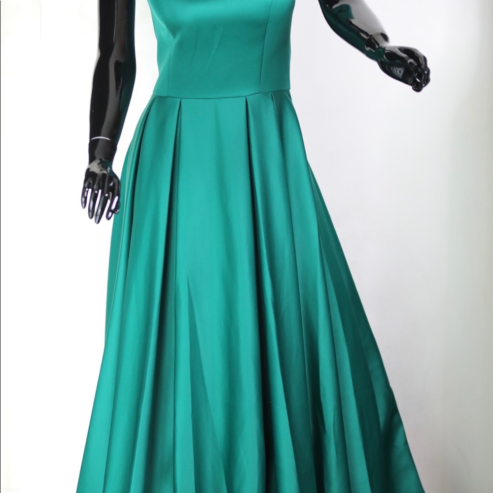Ieena for Mac Duggal
Plunging Satin A-Line Gown